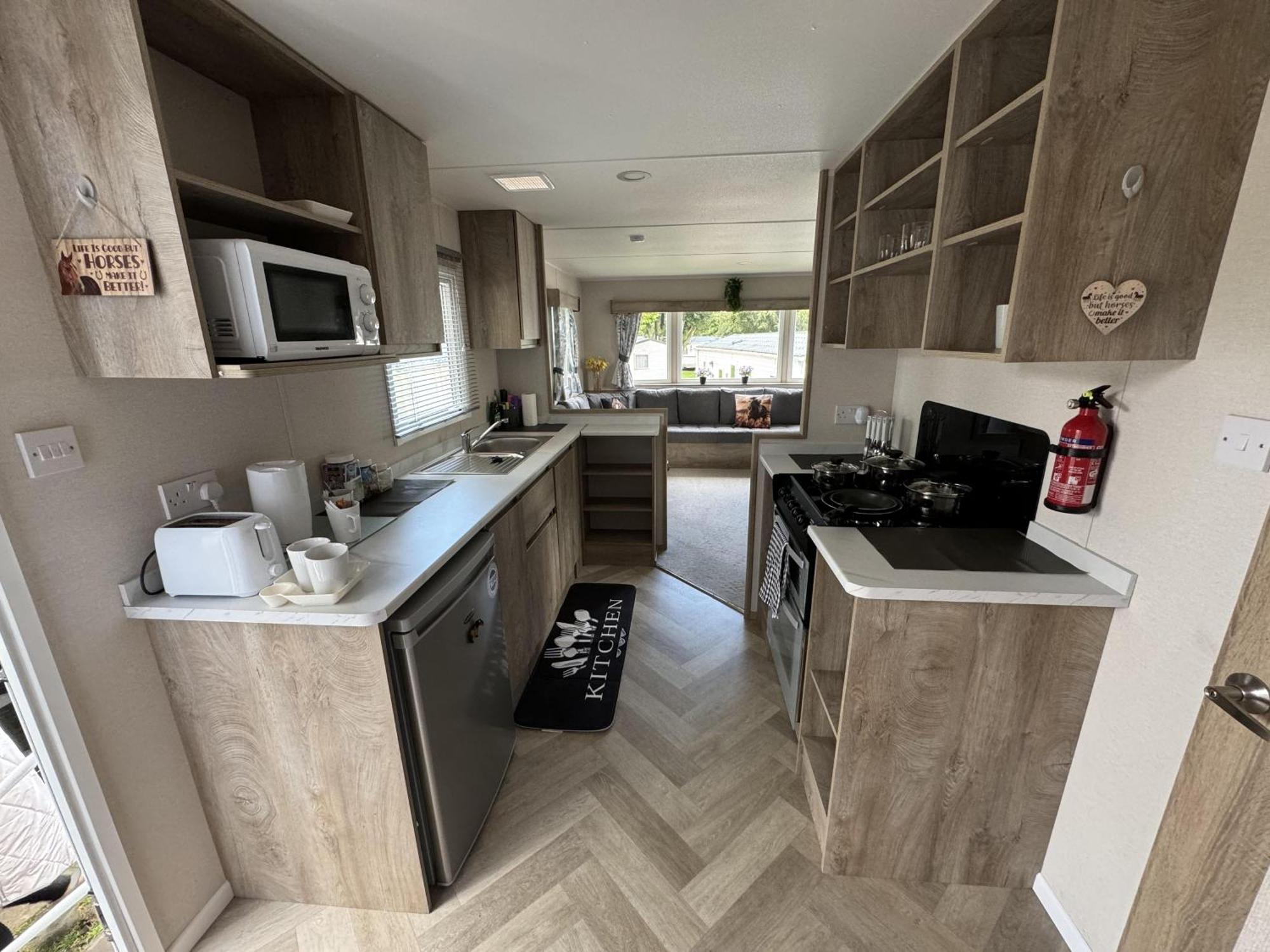 Apartment Pony Gate Caravan On Haggerstone Castle West Lawn *